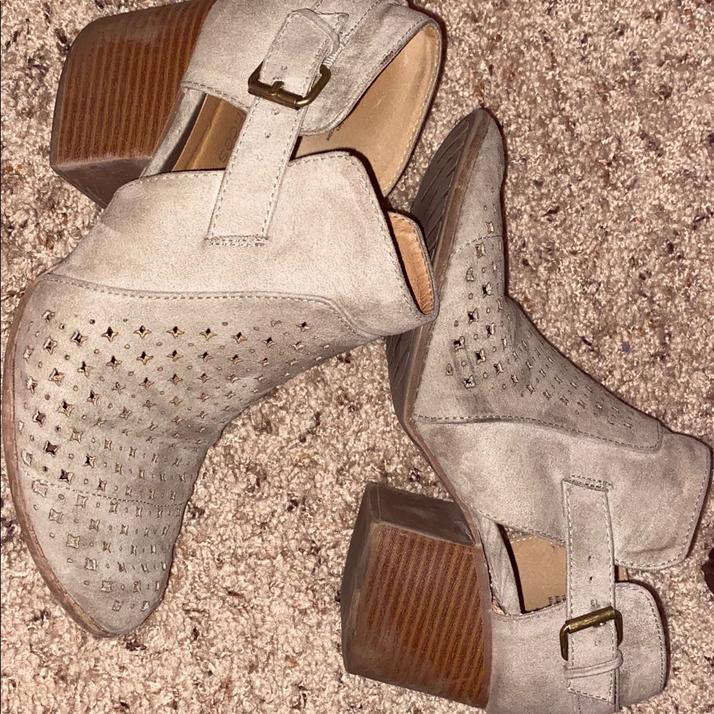 ISO Maurices Tan/Taupe Perforated BlockHeel Bootie